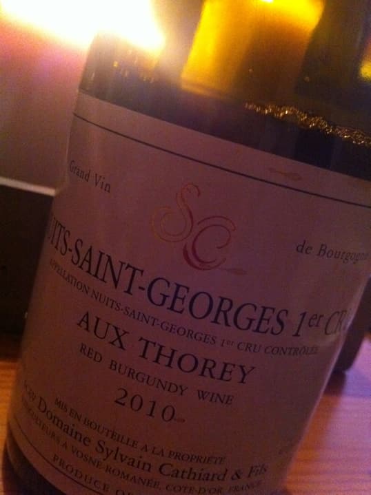 Bourgogne och stekt fläsk med löksås.