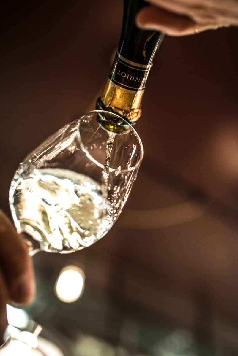 bild på Allt är inte champagne som bubblar