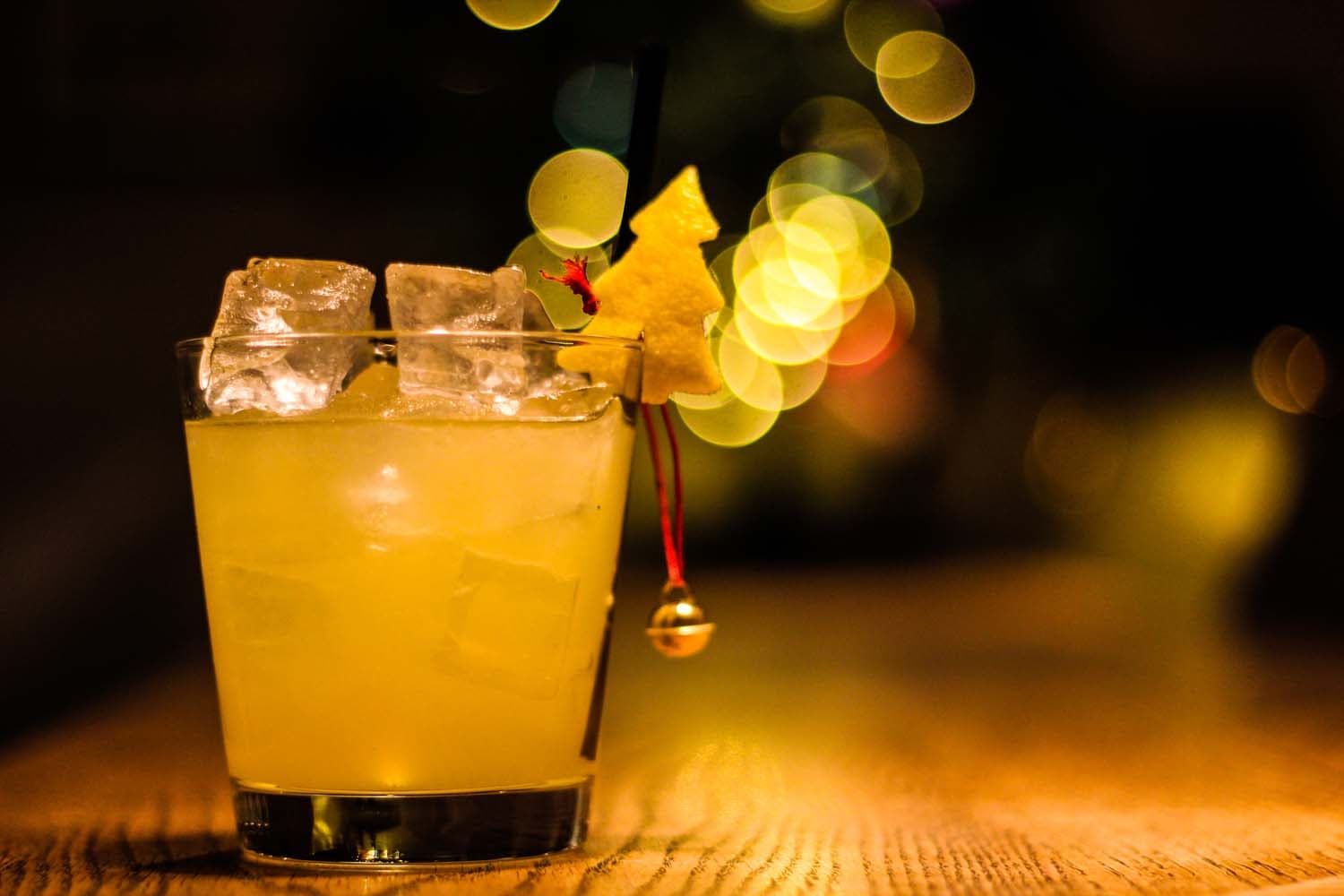 COCKTAILKALENDERN – Lucka 23 Bjällerklang med tequila, Dom Benedectine, citron och bitter