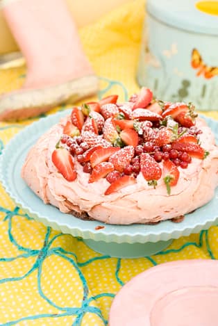 bild på Fruntimmersveckan, fira Margareta med en rosa Pavlova