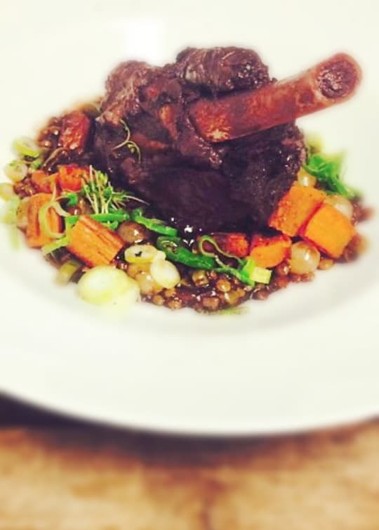 bild på Kockens tips från Tomas Lindh – Lammlägg bräserat i rödvin, rotfrukter och örter