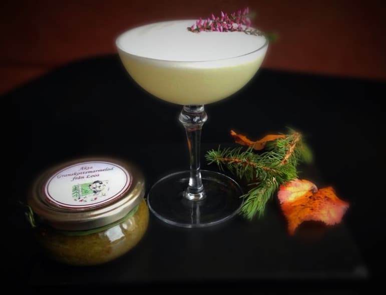 bild på I BAREN med Kenneth Swärd – Härjulf Potus med gin, Strega, citron, granskottsmarmelad och Laphroaig