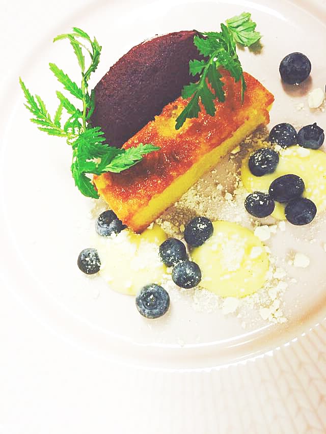 bild på Mjuk mazarinkaka med blåbärsglass