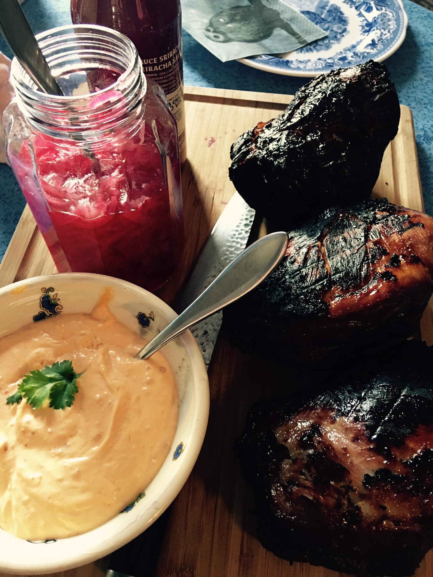 bild på Mitt långbakade fläsklägg feat. Momofuko