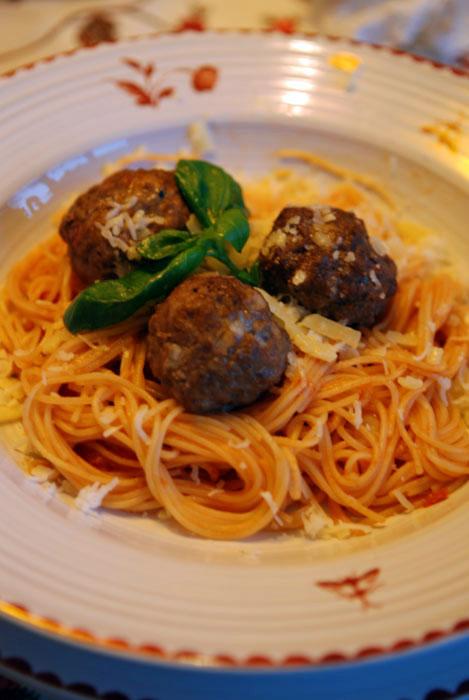 köttbullar, Italienska köttbollar, pasta, tomatsås, Anette Rosvall