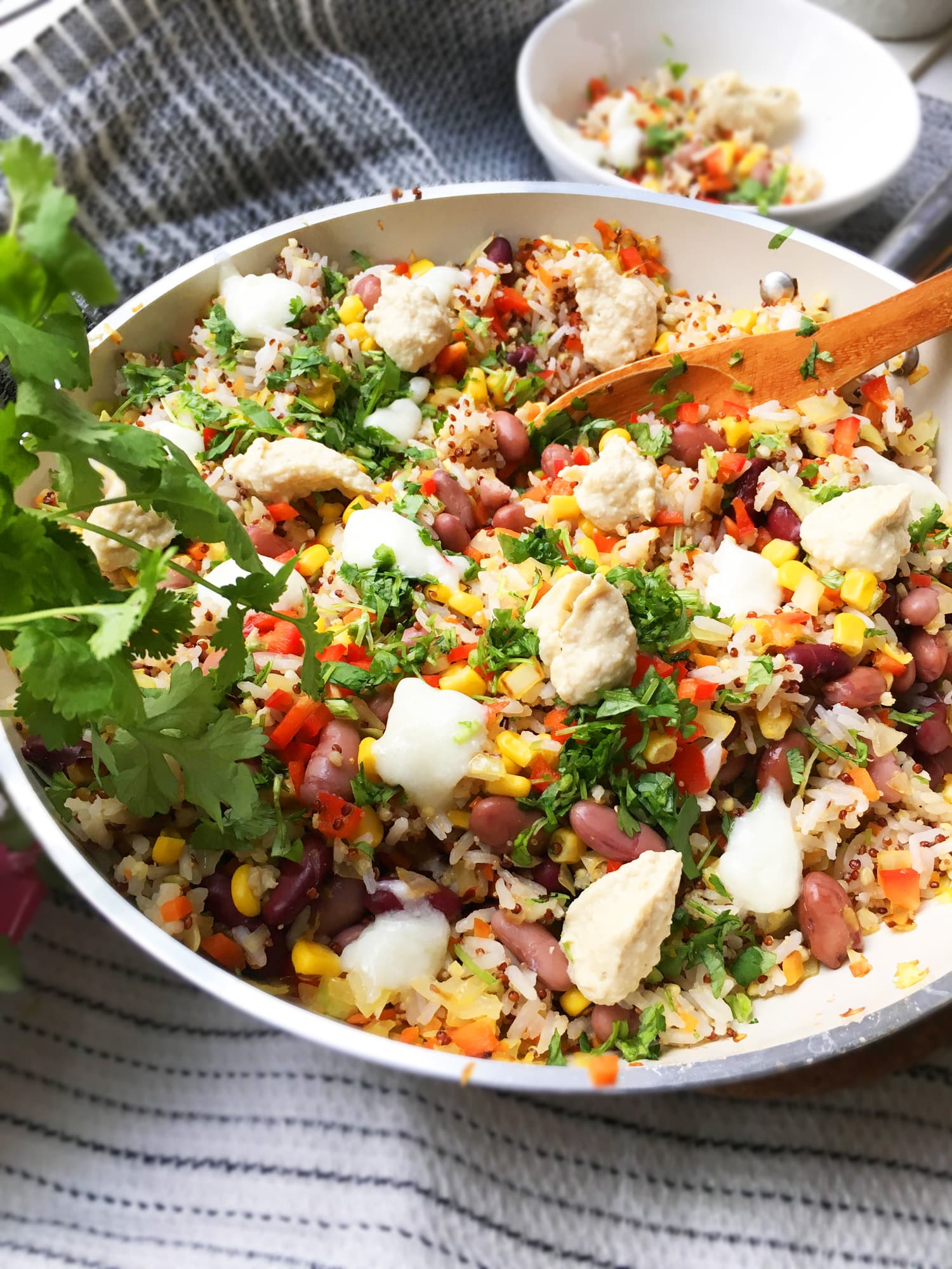 Vegansk rispanna med smarriga tillbehör