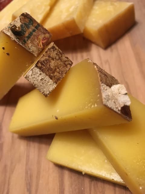 bild på Den hårda osten och det mjuka vinet