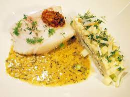 Rimmad Skrei med blomkålsterrin rökt Skreikind och beurre blanc på brynt smör och dill