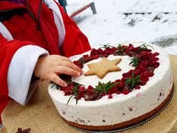 Pepparkaks-cheese cake med russinkola och lingon