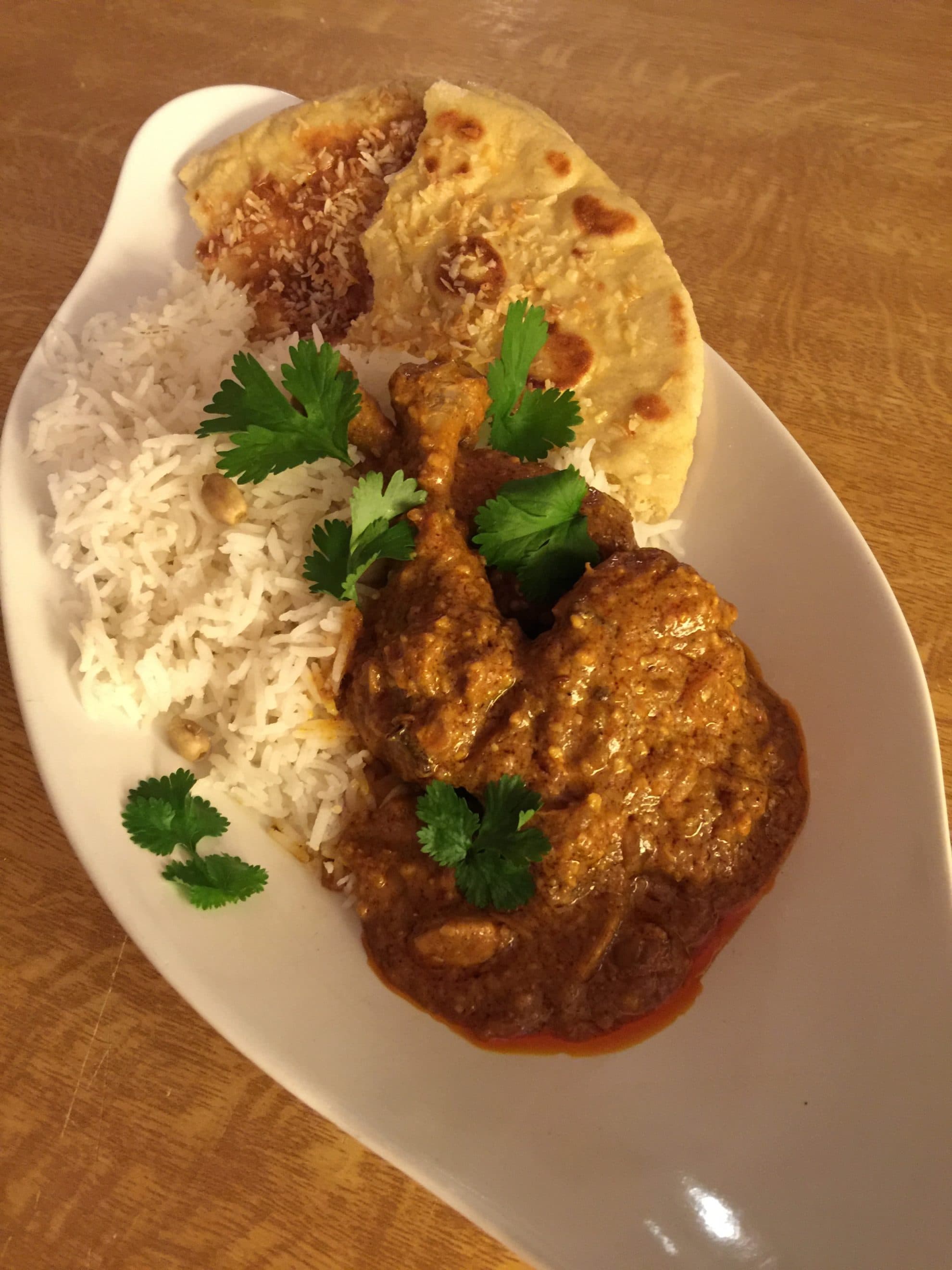 bild på Kyckling Korma med Basmatiris och Naanbröd med rostad kokos och honung