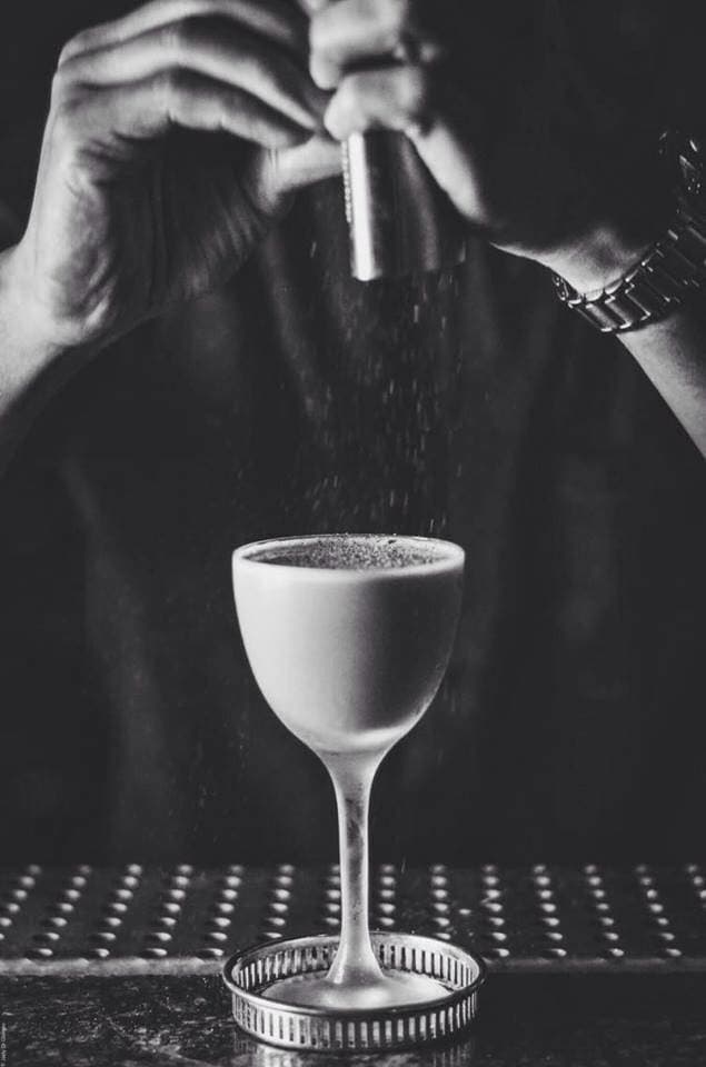 bild på Temla cocktail med cognac, mandelsocker och kardemummatinktur