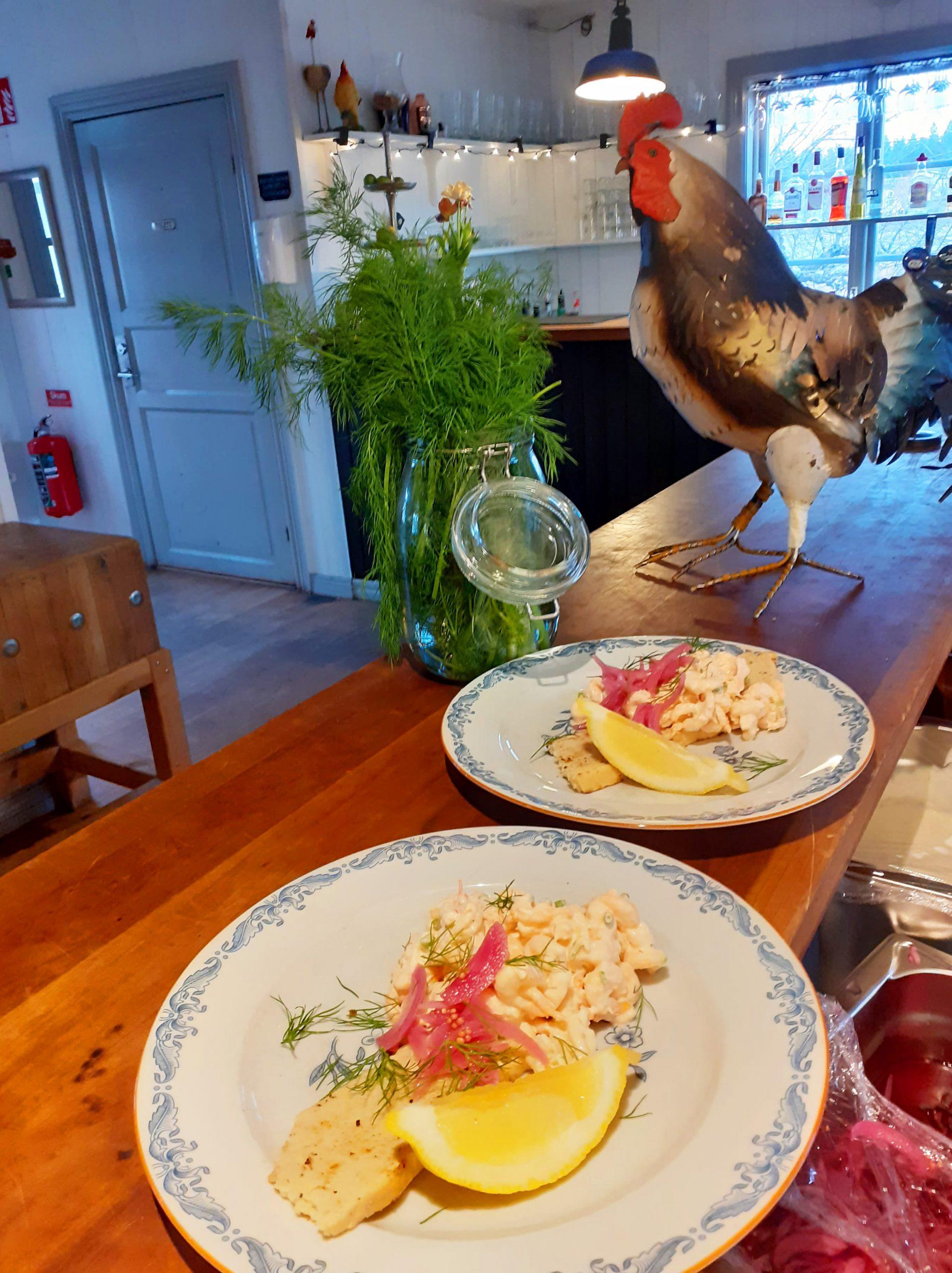 Bild på Toast Skagen på surdegsbröd smaksatt med pepparrot och päroncognac