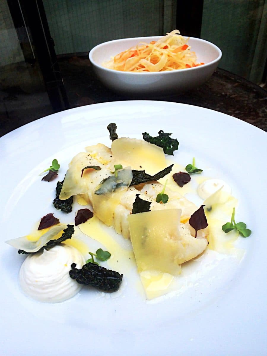 Smörbakad Skrei med hängd citrusgräddfil