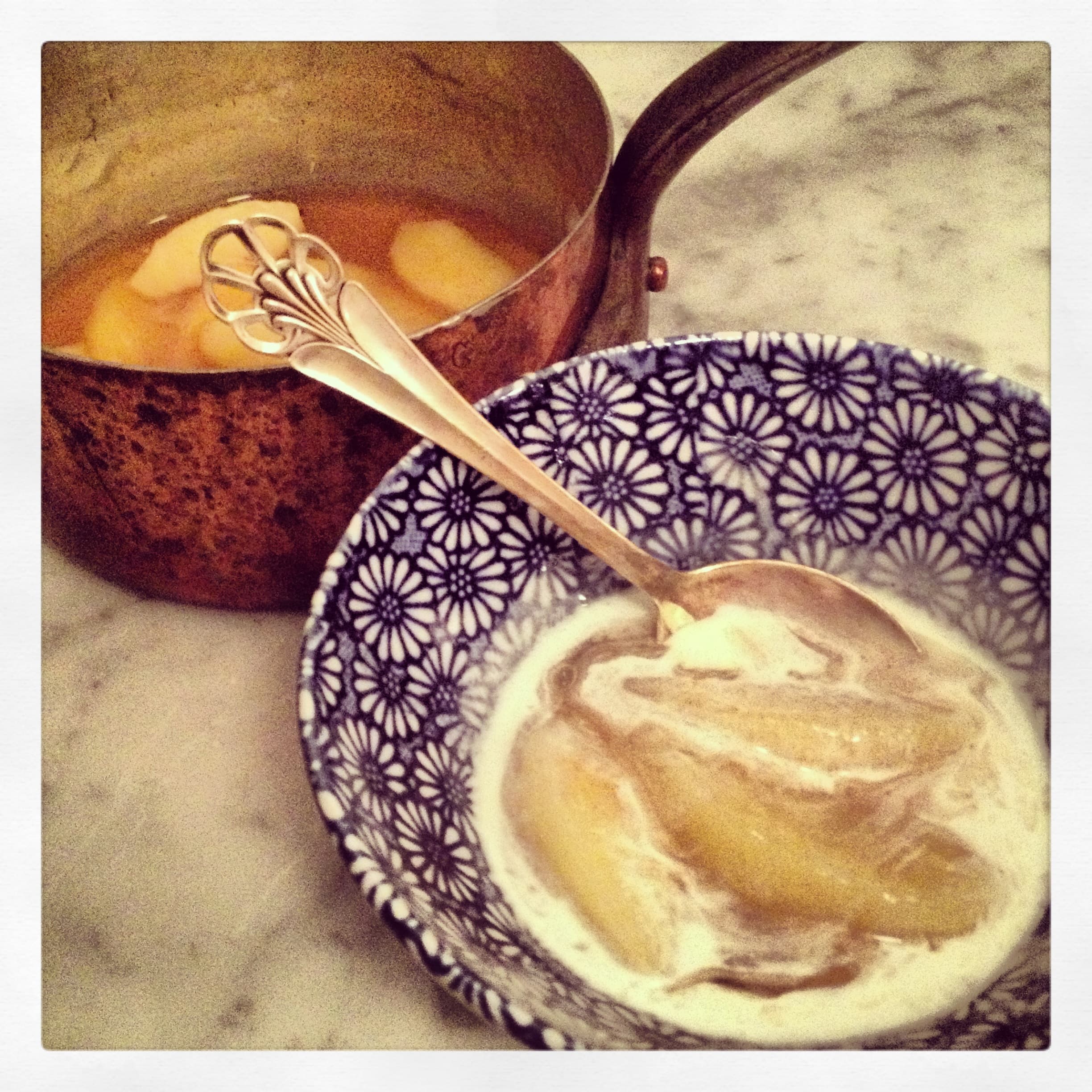 Äppelkompott med gräddmjölk