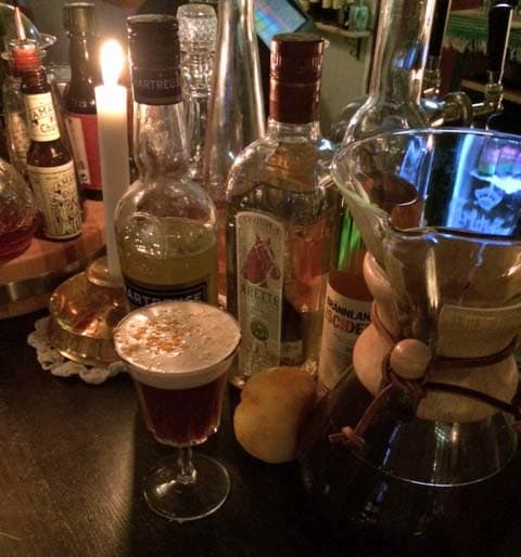 I BAREN med Hampus Thunholm – Kaffedrink med tequila, Brännlands Iscider, gul chartreuse och yuzu