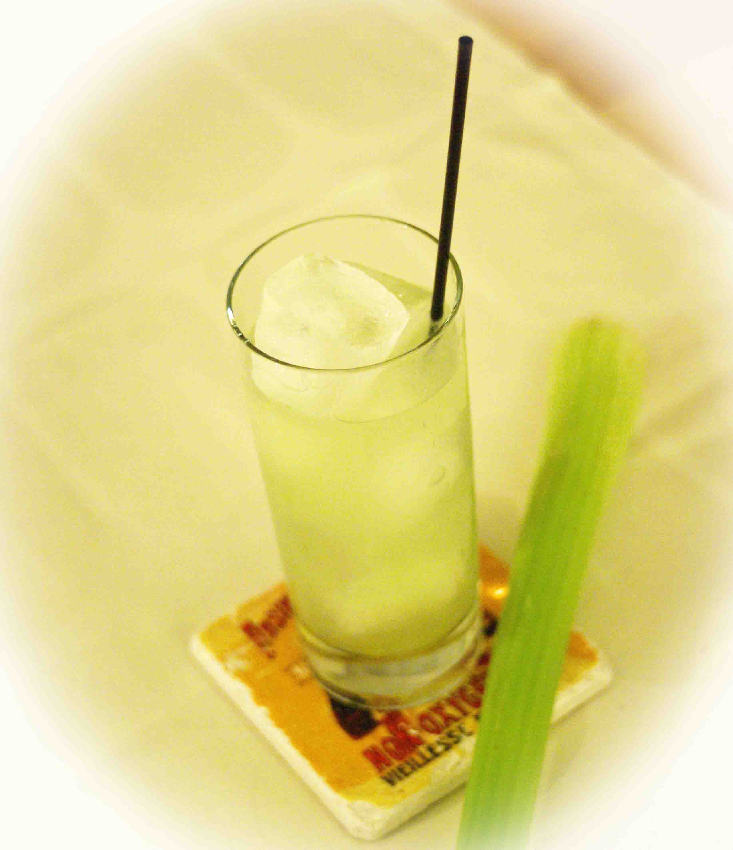 I BAREN med Pontus “Poppe” Berglöf – Celery Collins med vodka, selleri och lime