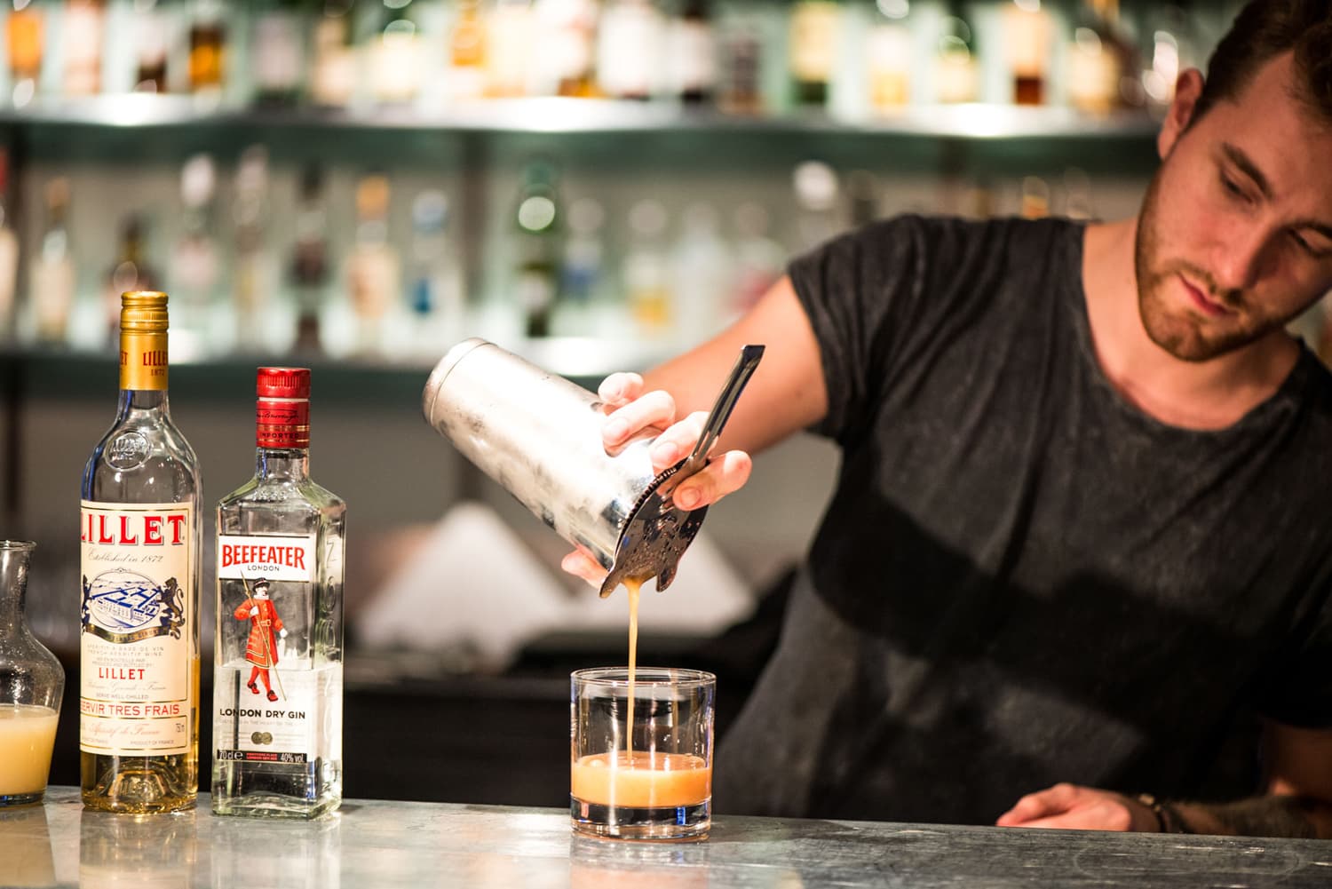 I BAREN med Sebastian Graus – Nypon med gin, Lillet och nyponpuré