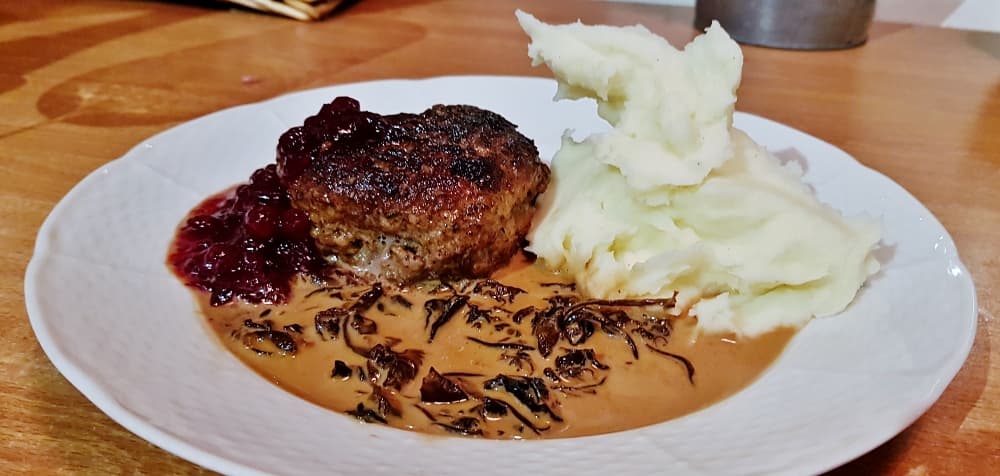 Biffar på älgfärs och röda viner