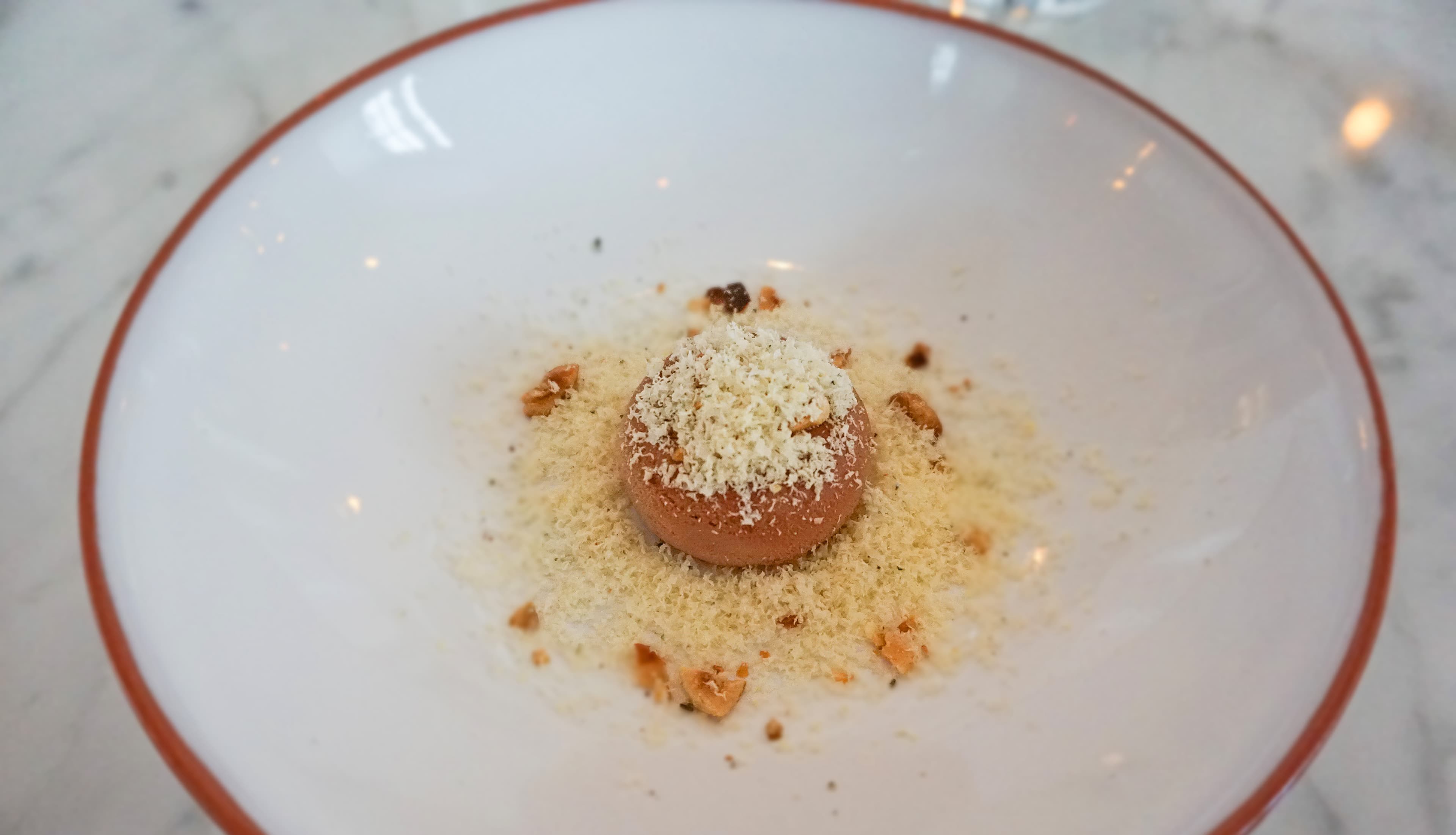 Mörk chokladmousse smaksatt med fikon