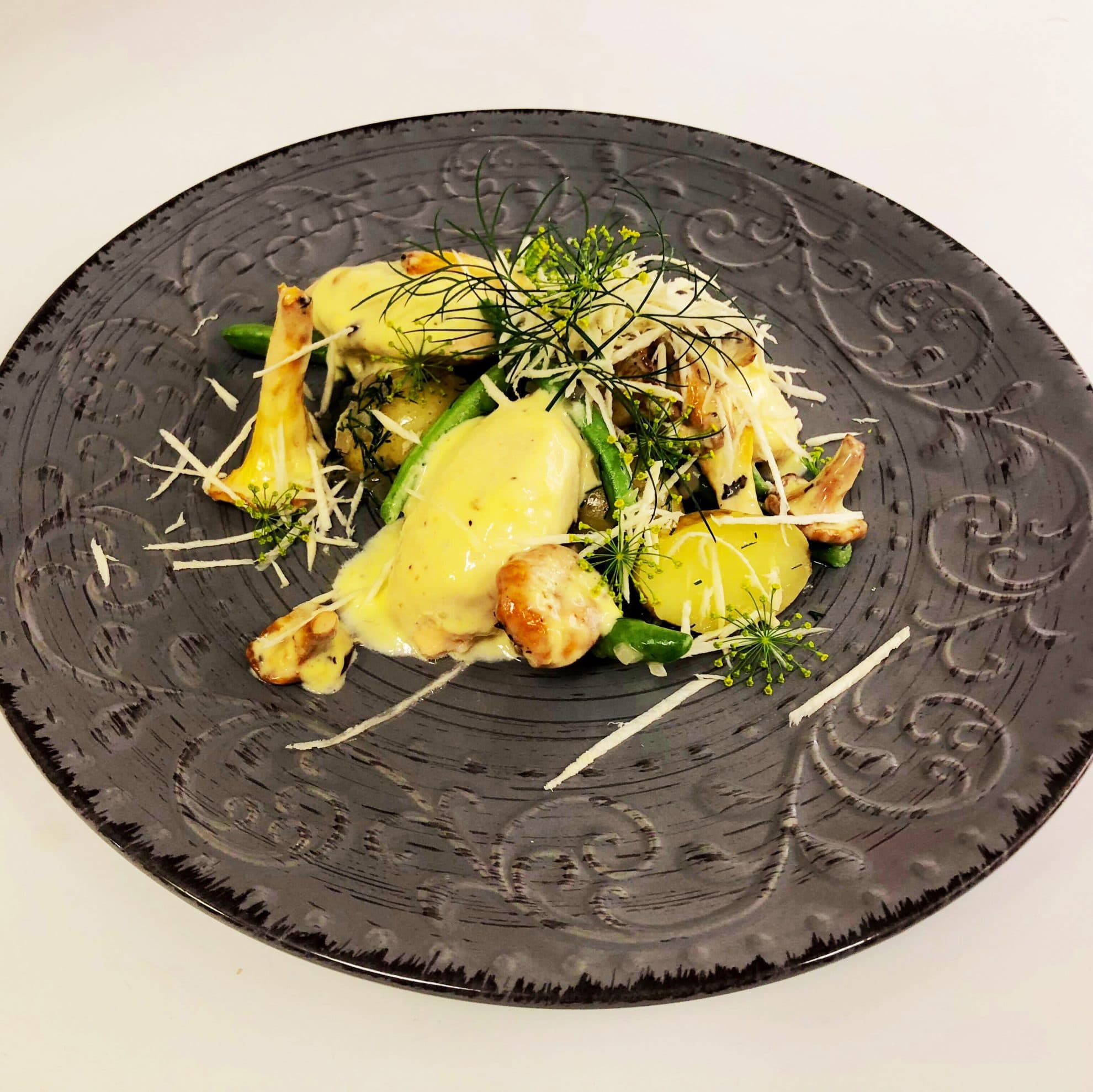 Bild på Kantarellglacerade kräftqueneller med riven pepparrot