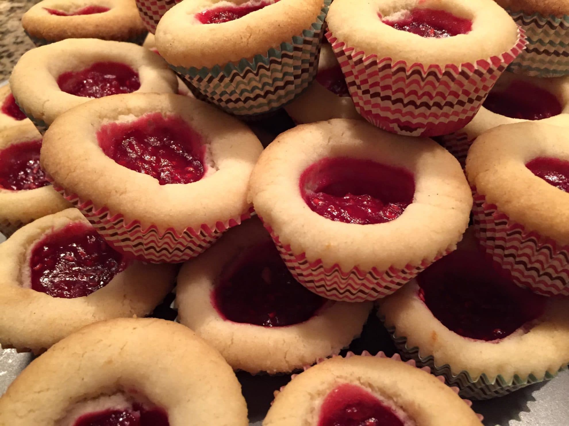 Bild på Fredagsmys med Hallongrottor.