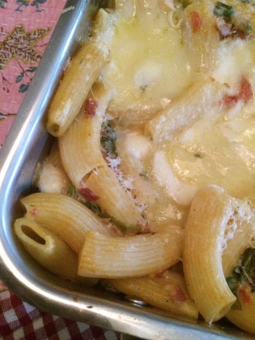 Makaronilåda med spenat och västerbotten.