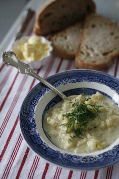 Bild på Potatis- och purjolök blir god vardagssoppa.