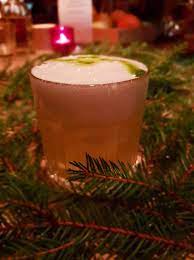 TOMTESKOGEN - Cocktail med tonicskum och sockerlag med gran