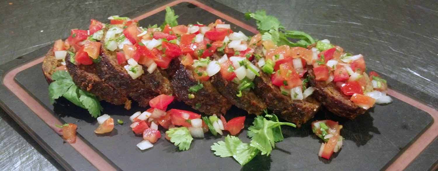 Köttfärslimpa med chorizo och pico de gallo