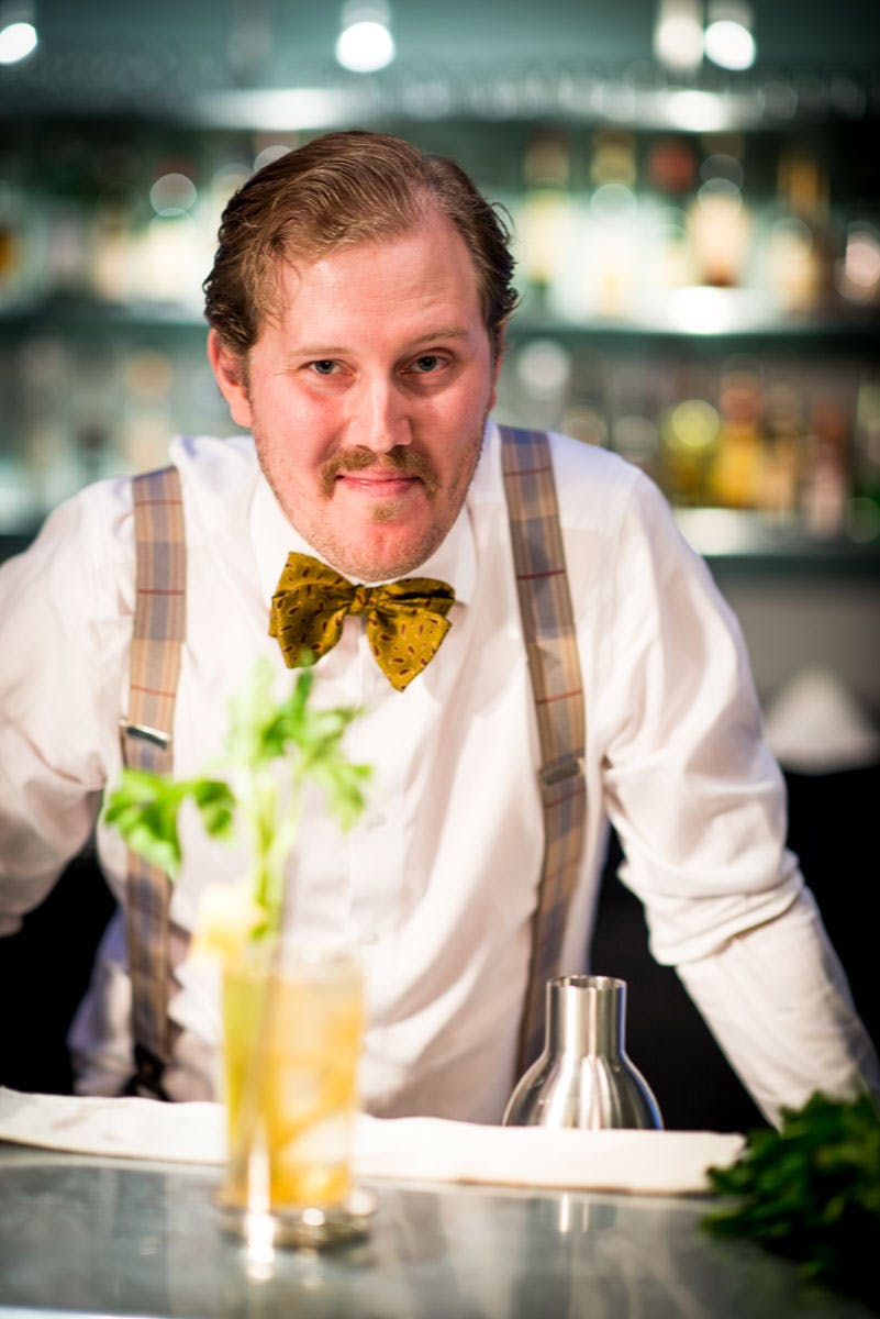 Cocktailfilm med Rikard Enell - Clarifierad Bloody Mary - DinVinguide