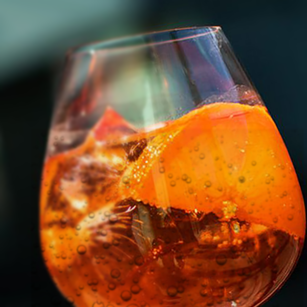 Amaro Santoni Spritz - Cocktail recept med tonic - DinVinguide